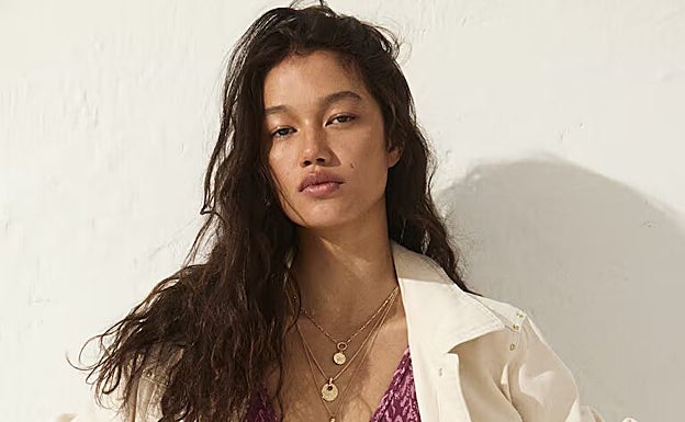 Las novedades de H&M nos adelantan el verano con vestidos fluidos, pantalones cómodos y camisetas con toques dosmileros