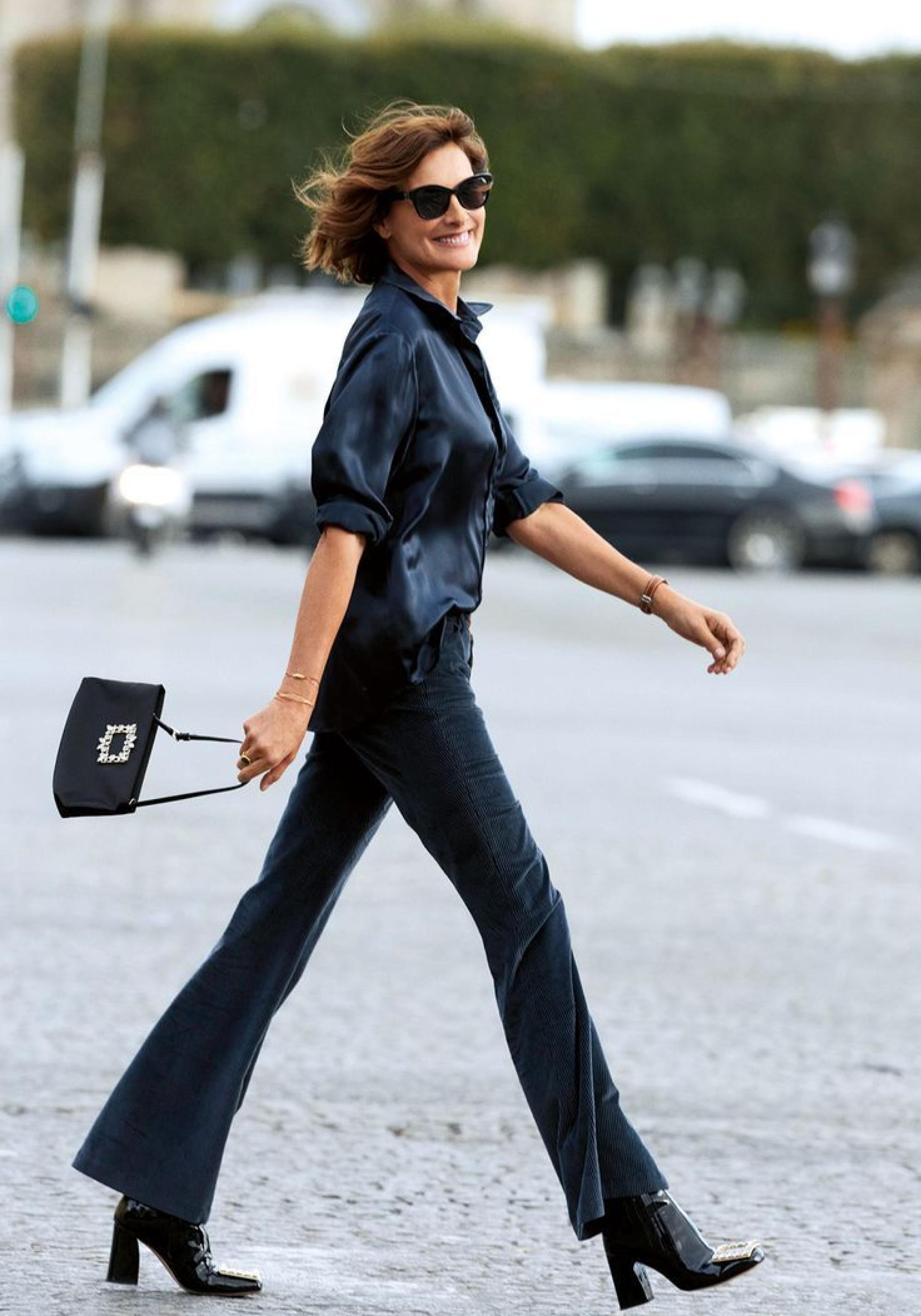 Ines de la Fressange con pantalón campana a los 50