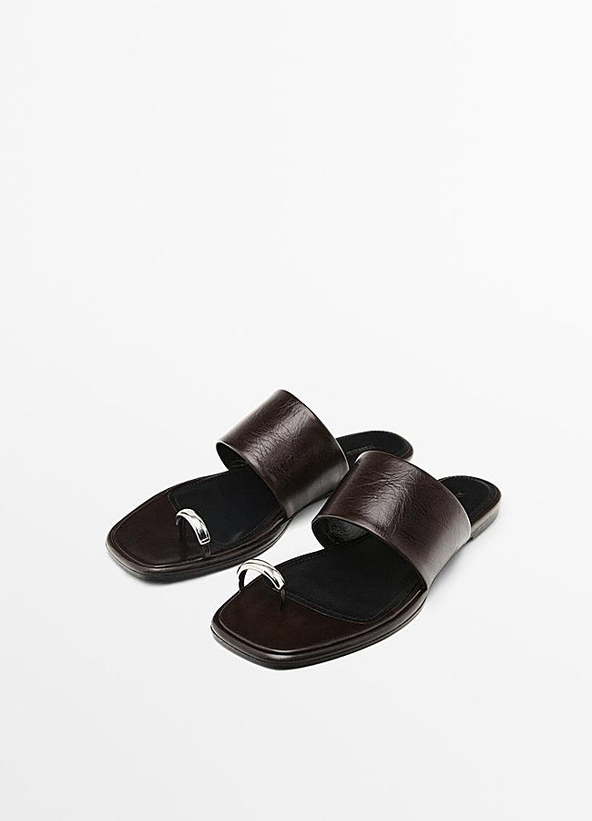 Imagen - Sandalia plana de piel de Massimo Dutti.