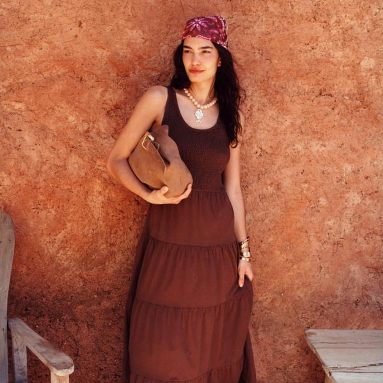 Vestidos midi, camisas blancas con bordados y muchas otras compras que acaban de llegar a las tiendas. ¡Toma nota!