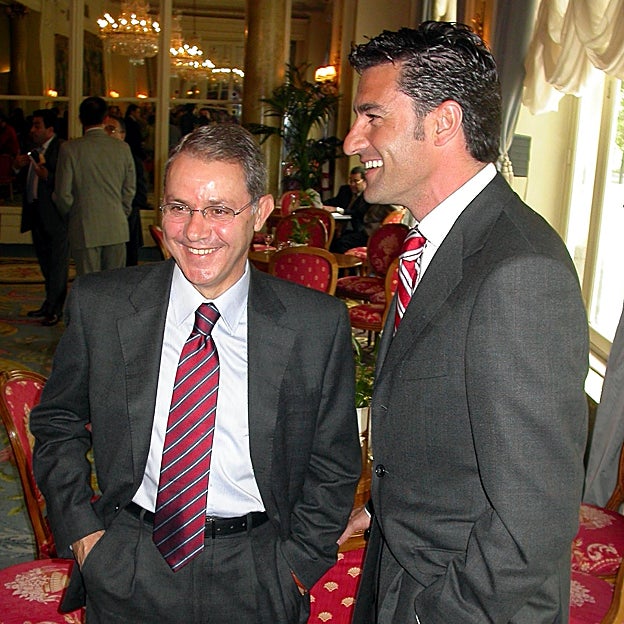 José Ángel de la Casa junto al exjugador Míchel González. 