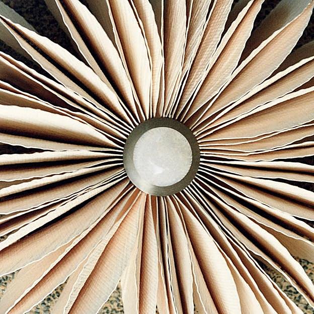 Detalle de la lámpara de Fanglu Lin x Zara Home.