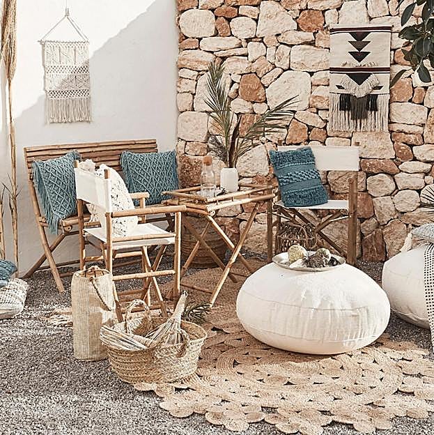 Conjunto de mesa de bambú y sillas plegables de Westwing.