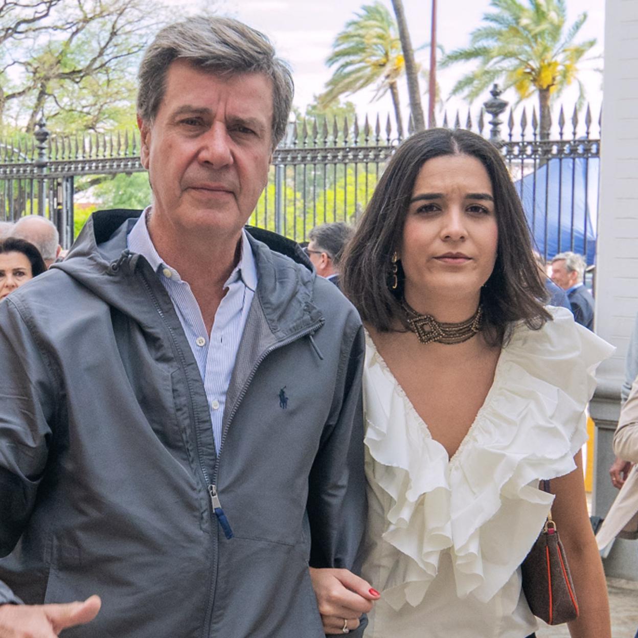 Cayetano Martínez de Irujo y Bárbara Mirjan en la Maestranza de Sevilla. 