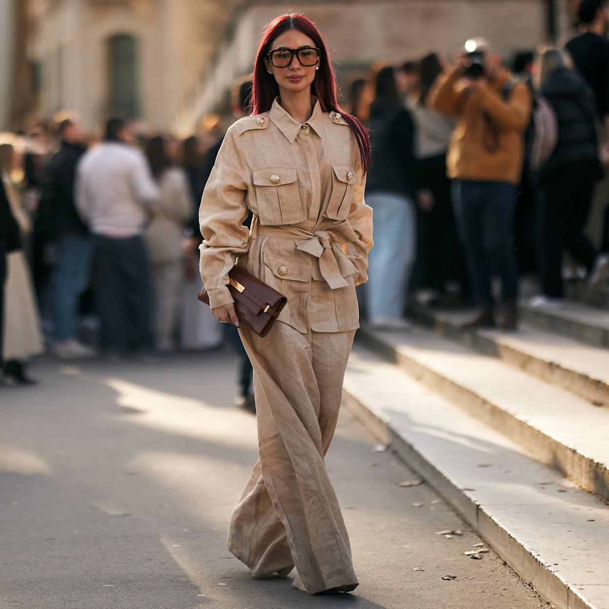 Mujer con look elegante