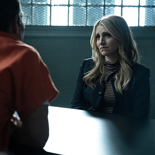 Melissa (Annaleigh Ashford) se ve obligada a tener que visitar a su padre en prisión.