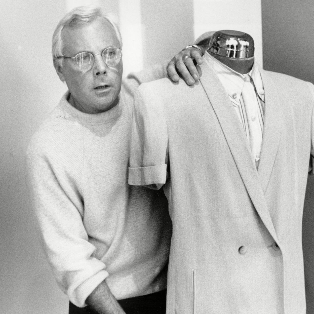 Giorgio Armani, en su taller.