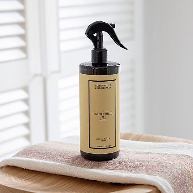 El spray para textiles Cerería Mollá cuesta 23.95 euros en El Corte Inglés.