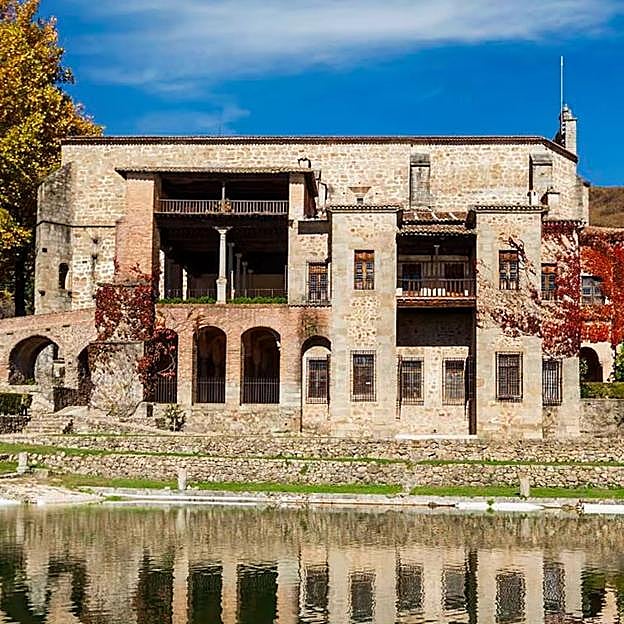 El destino ideal para amantes de la naturaleza está en Cáceres: rutas, aguas cristalinas y el monasterio donde murió Carlos V