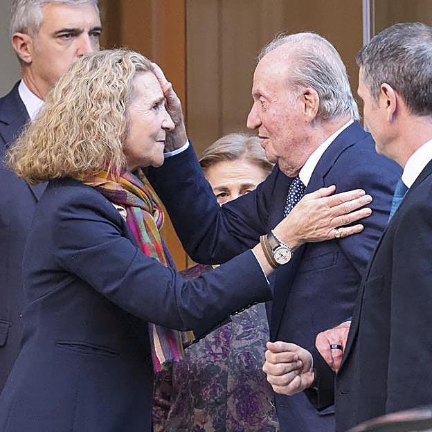 La infanta Elena junto a su padre, el rey Juan Carlos I. 