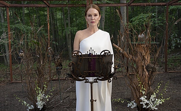 Así es Sirenas, la comedia dramática de Julianne Moore que arrasa en Netflix: todo sobre la serie del momento