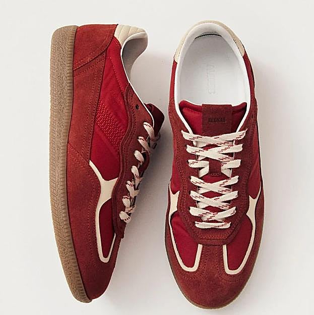 Zapatillas de cuero rojo brillantes (150€)