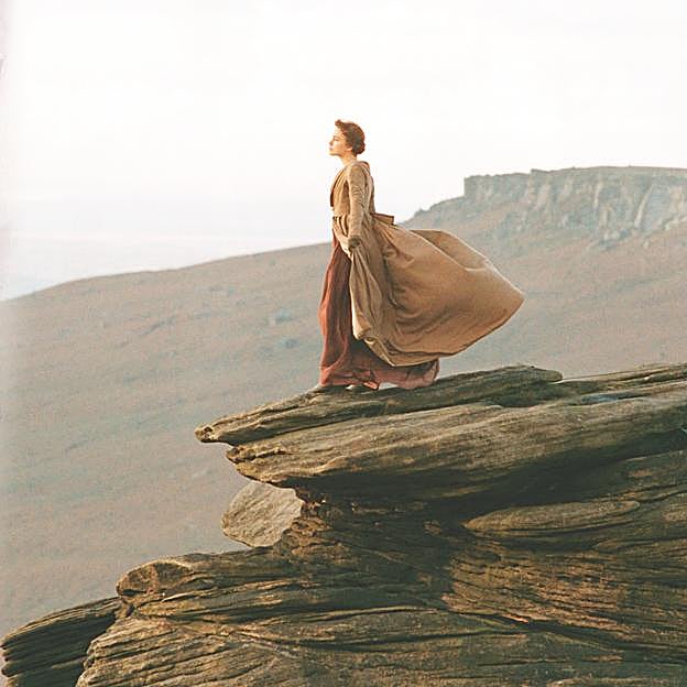 Keira knightley como Elizabet Bennet en una imagen de Orgullo y Prejuicio, la adaptación que cumple 20 años.