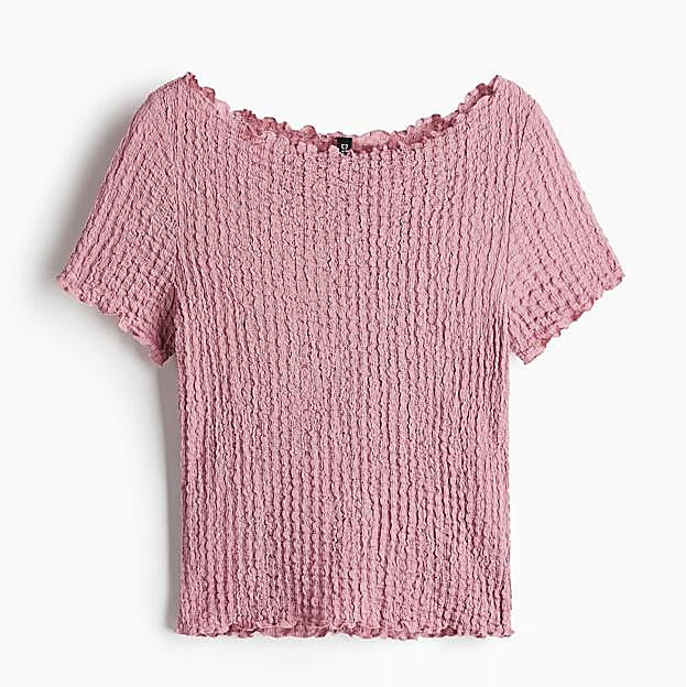 Top efecto arrugado con detalles sobrehilados (9,99€)