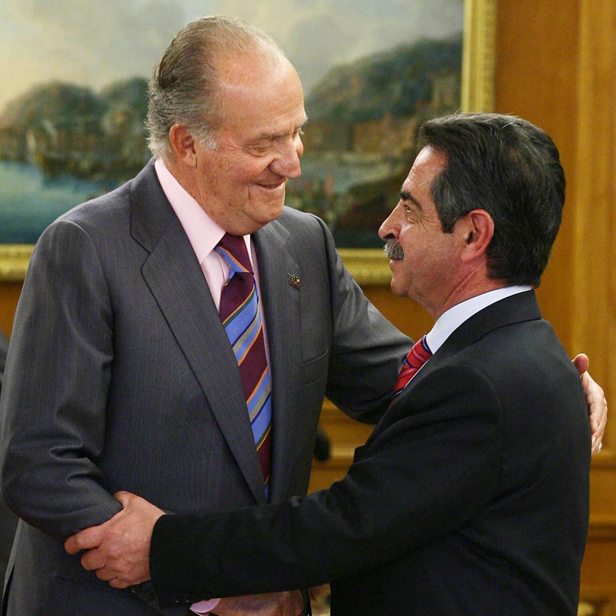 El rey Juan Carlos y Miguel Ángel Revilla cuando aún eran buenos amigos. 