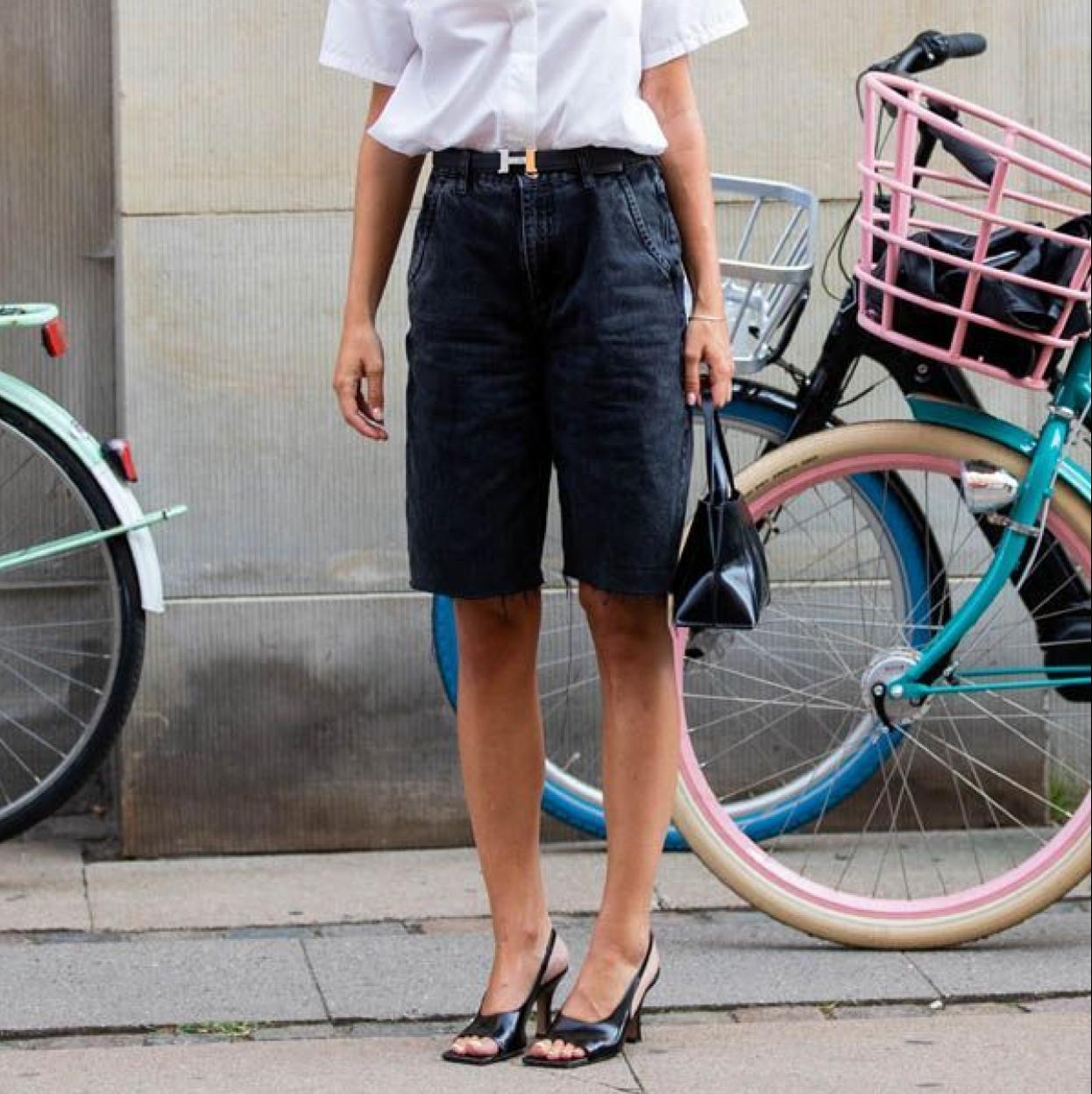 Influencer con zapatos peep toe