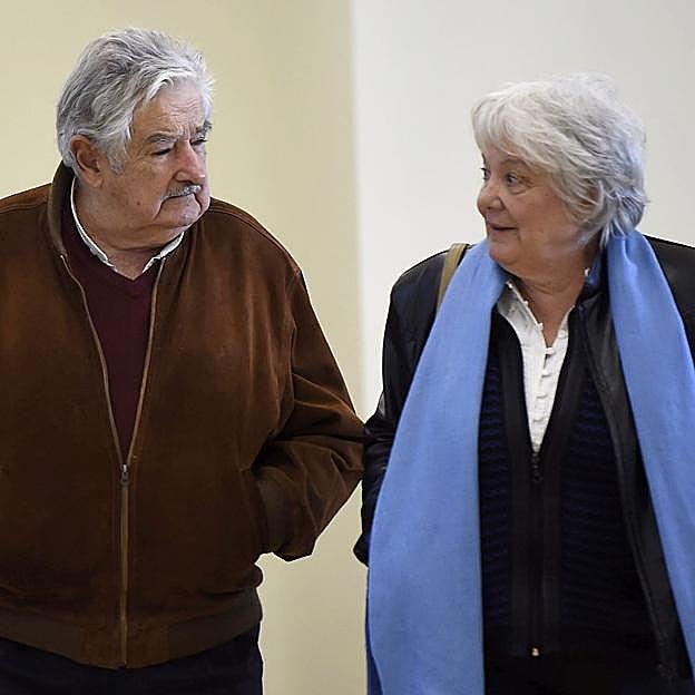 Enrique Mujica, con Lucía Topolansky, el gran amor de su vida. 