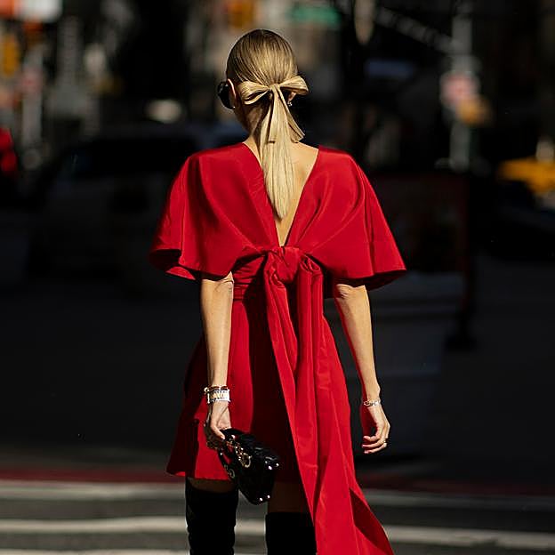Eleva tus looks de primavera con los vestidos rojos que mejor sientan de la temporada