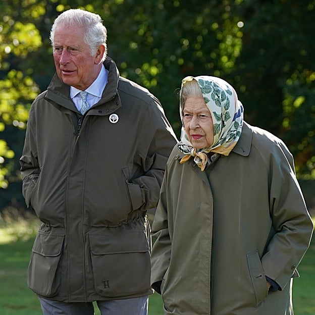 Carlos III multiplica su fortuna multimillonaria y duplica la herencia de su madre: inversiones, caballos de carreras y parques eólicos