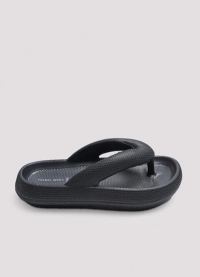 Imagen - Chanclas de playa de dedo antideslizantes ligeras extra comfort negro de Ysabel Mora, 12,95 euros.