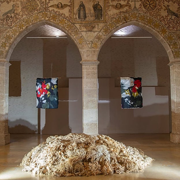 Un rincón de la exposición de Claudy Jongstra en el Museo Almudín de Valencia. 