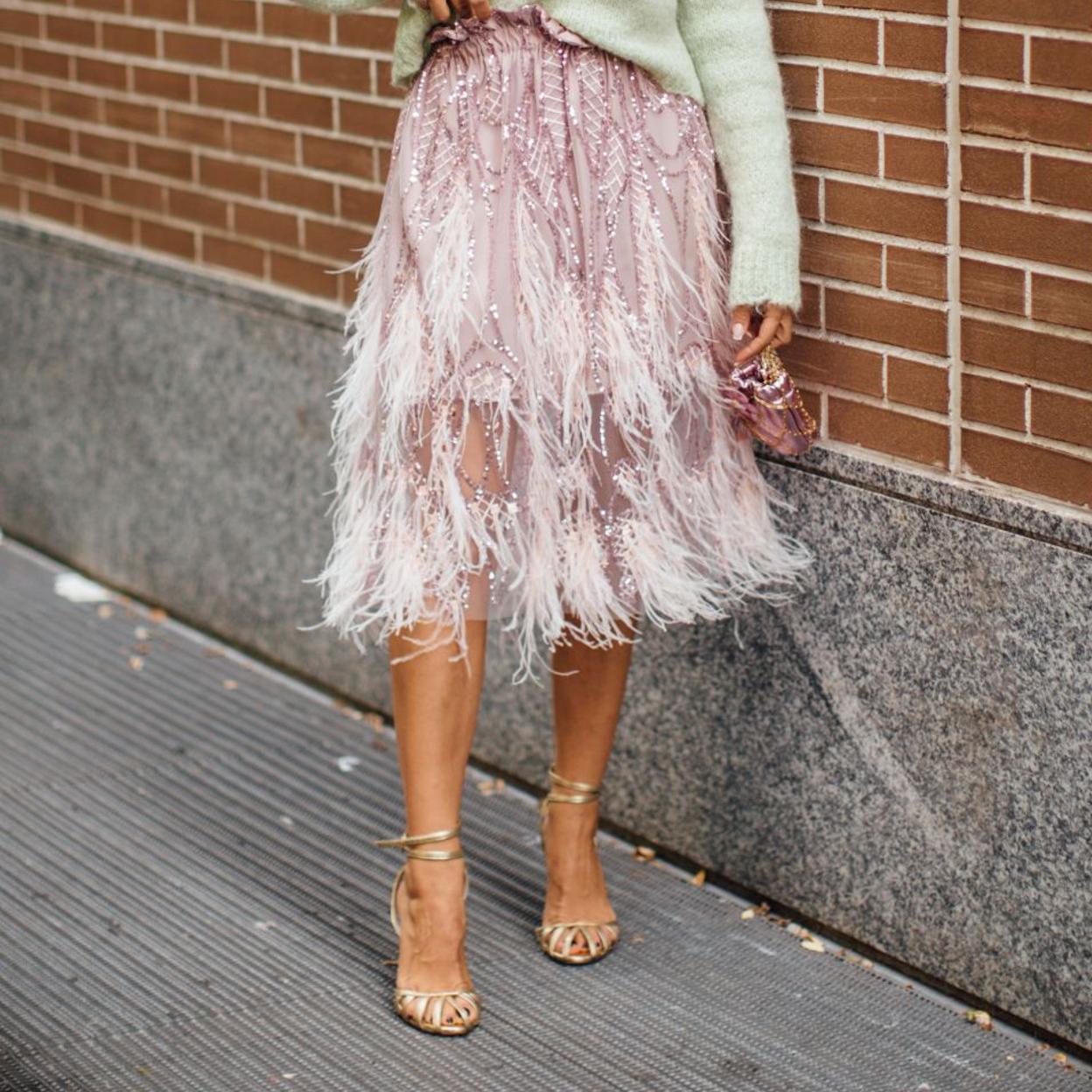 Un look con sandalias de cuña.