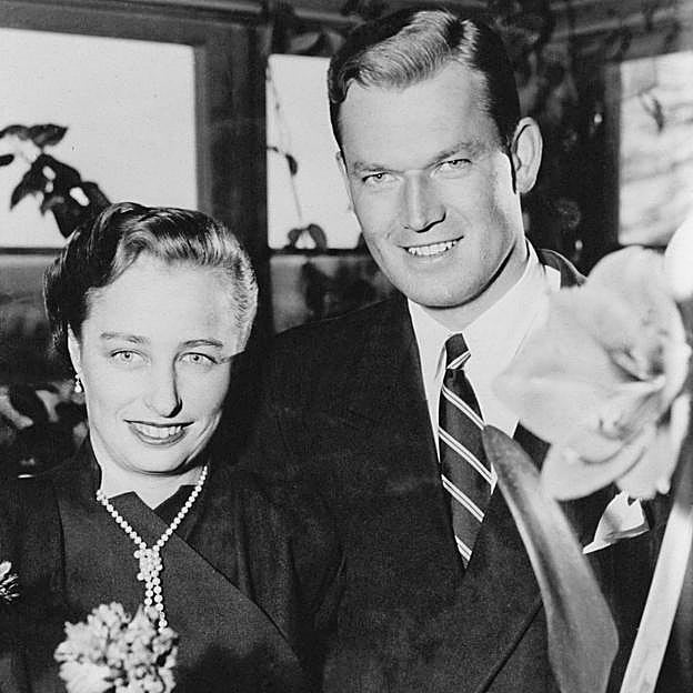 La boda plebeya de Ragnhild de Noruega, hermana del rey Harald, que conmocionó Europa: se casó con su guapísimo guardaespaldas