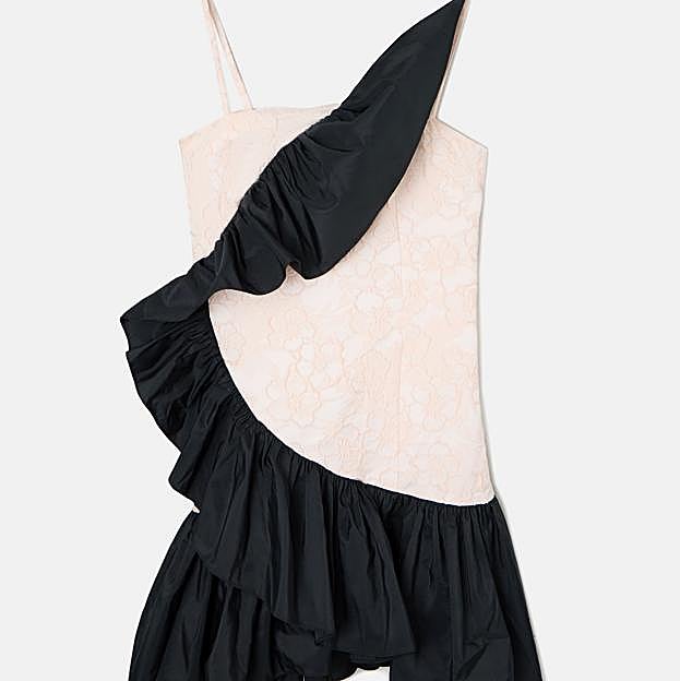 Imagen principal - El rosa, el blanco y el negro completan la paleta cromática de esta colección cápsula.