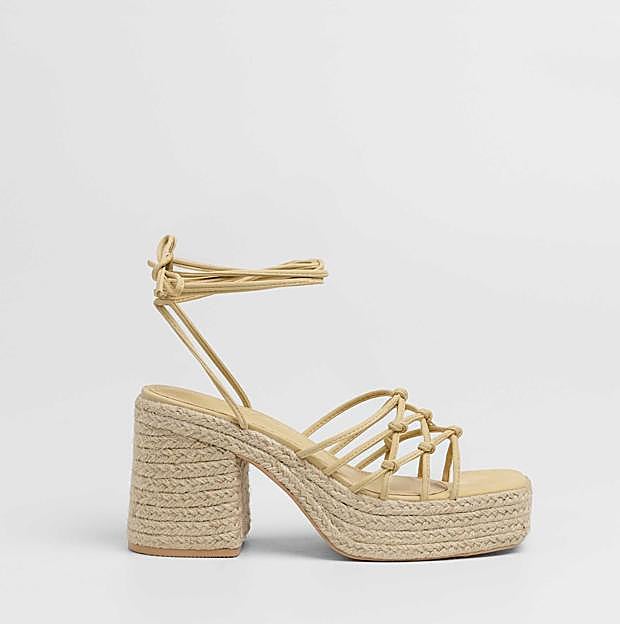 Sandalia en amarillo mantequilla, de Mim.