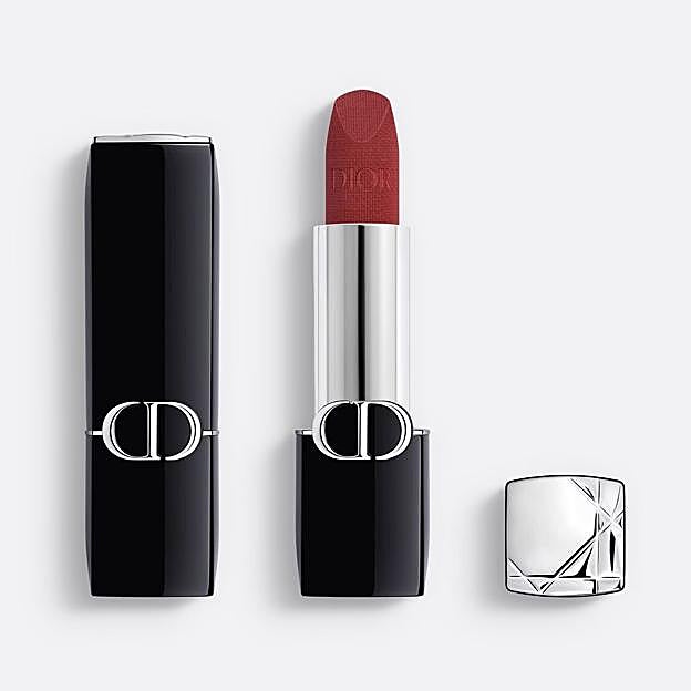 Imagen principal - Barra de labios Rouge Dior Velvet Ambitious 964 (53 euros), Lip Glow Butter en el tono 101 Glazed Pink (44 euros) y lápiz de labios en el tono Rouge Contour 964 (30 euros) y 