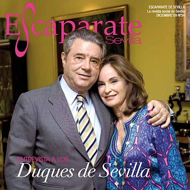 Los duques de Sevilla, en la portada de la revista. 