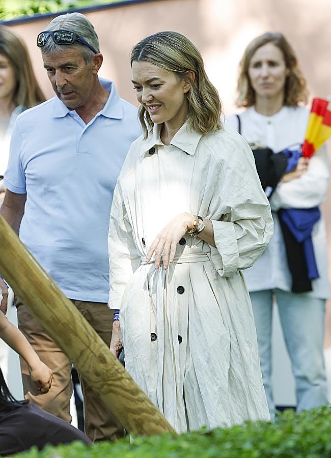 Imagen - Marta Ortega con gabardina efecto arrugado. Foto: Gtres.