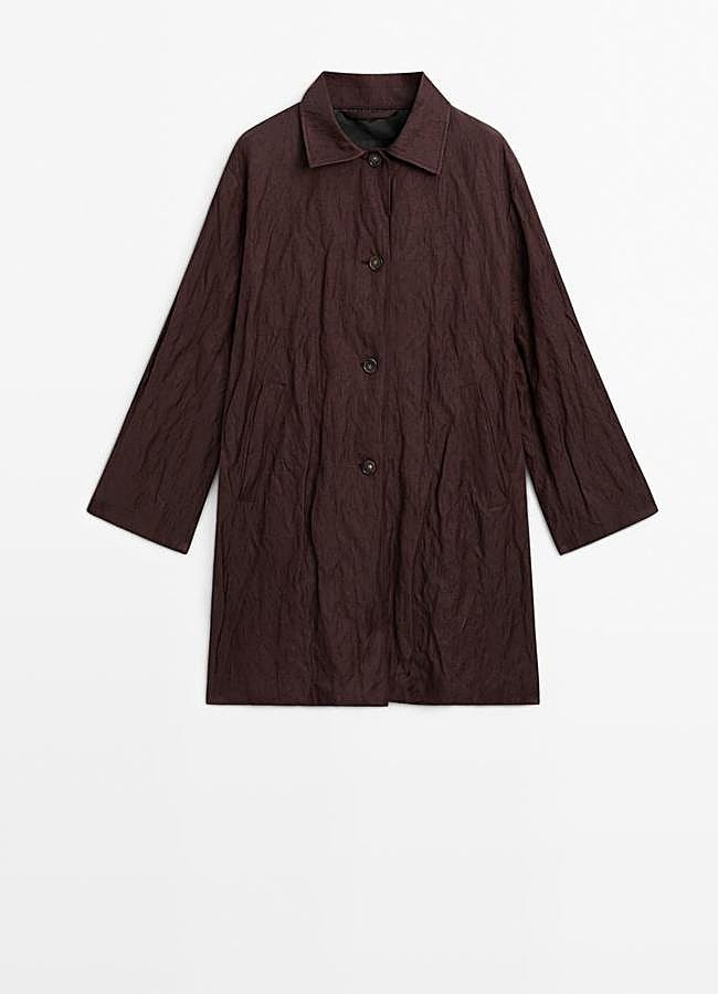 Imagen - Gabardina efecto arrugado de Massimo Dutti.