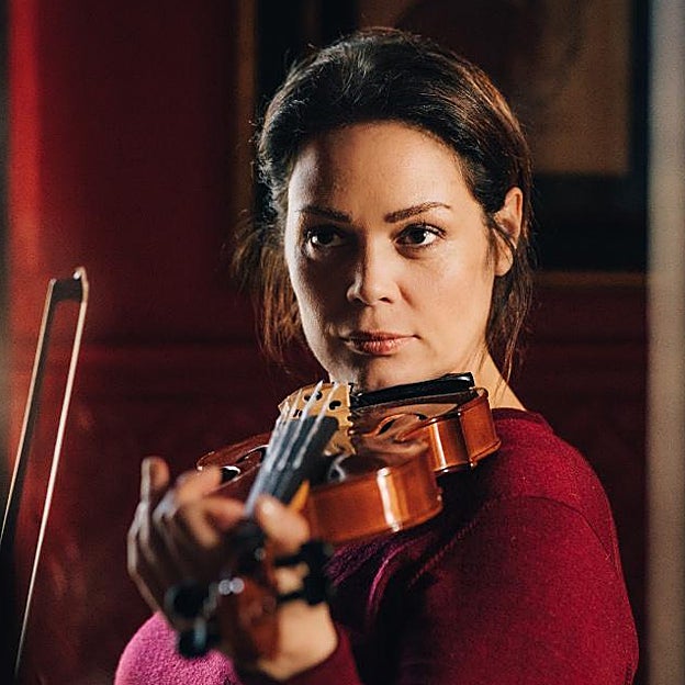 Charlie ha heredado el interés de su prestigioso antepasado por el violín y la música clásica.