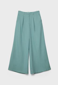 Imagen secundaria 2 - Cuñas yute atadas (29,99€)/ Top bustier botones textura (22,99€)/ Pantalón fluido pinzas texturas (29,99€)