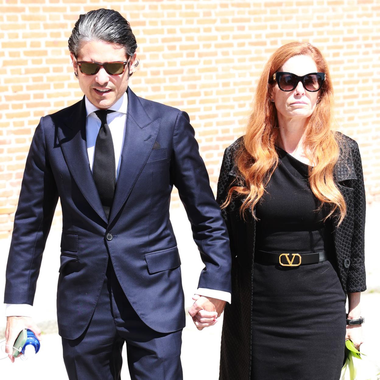 Julián Porras-Figueroa y Olivia de Borbón, en el funeral del duque de Sevilla. 