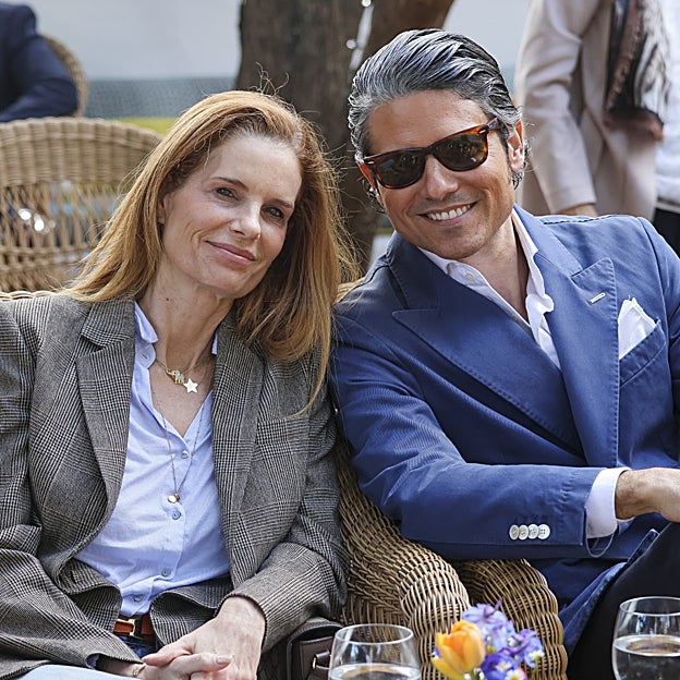  Olivia y Julián forman un matrimonio muy unido. 