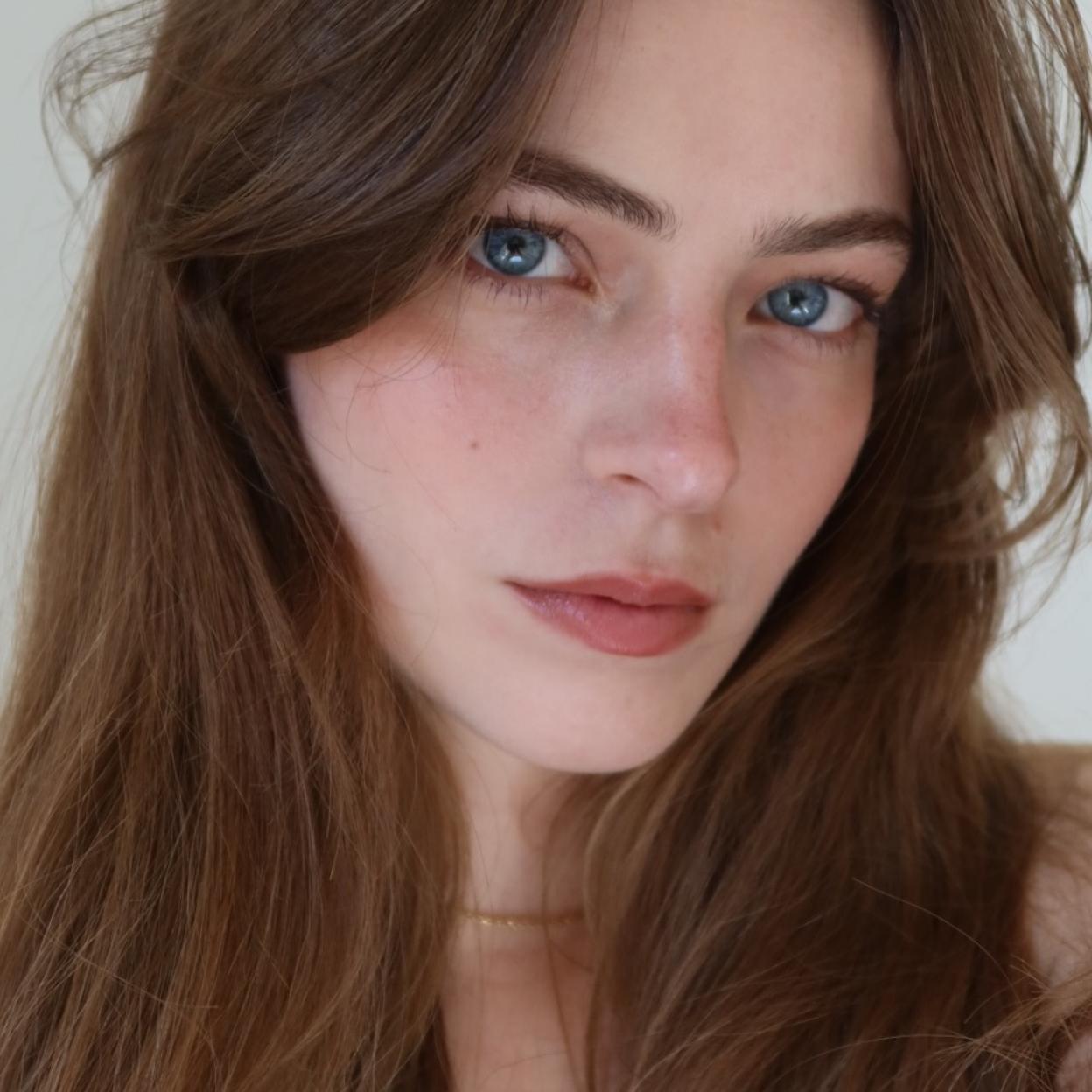 Este es el fijador de cejas que recomiendo.