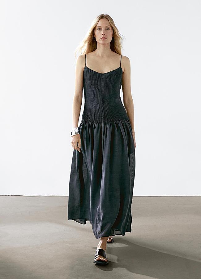 Imagen - Vestido fruncido de Massimo Dutti.