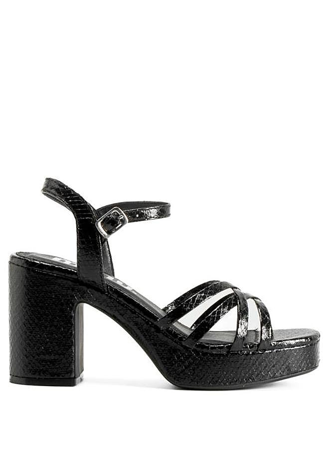 Imagen - Sandalias negras de Mustang, a la venta en Merkal Calzados, 49,95 euros.