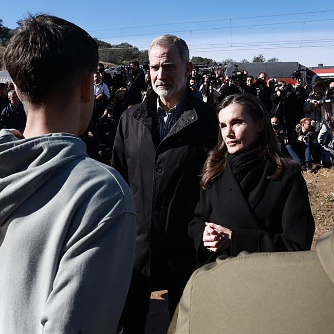 La reina Letizia se enfrenta al dolor y desesperación de víctimas y  familiares en Adamuz | Mujerhoy