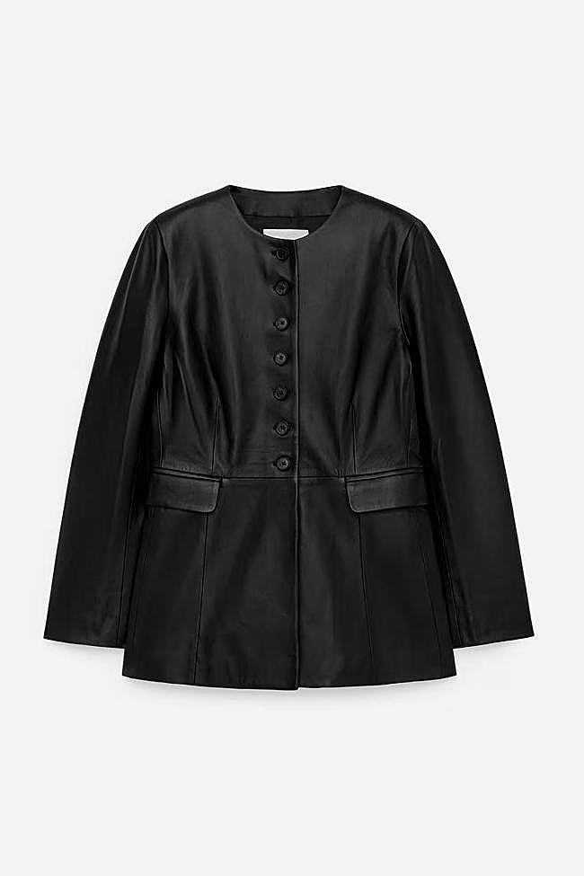 Blazer de piel sin cuello (399€)