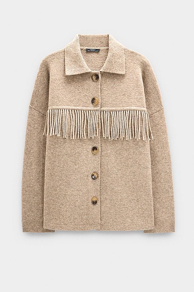 Cárdigan de punto con flecos (25,99€)