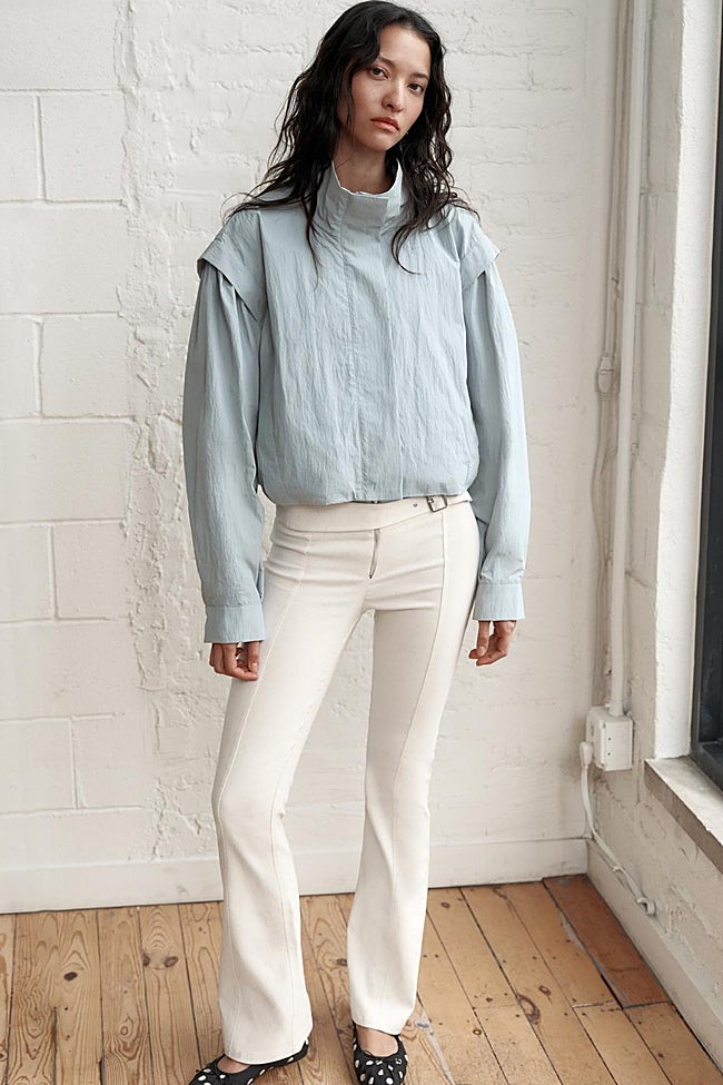 Chaqueta azul de Zara (39,99 euros)