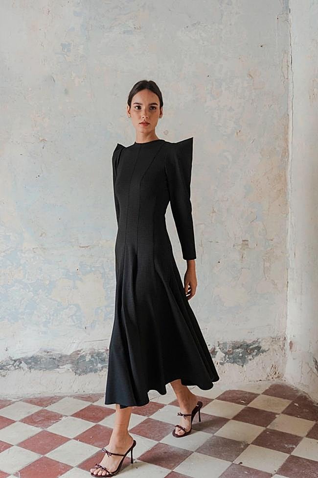 Vestido con hombros abullonados de Barey.