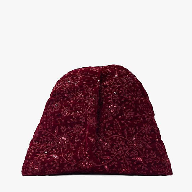 Bolso de mano burdeos con bordados de Lady Pipa, 79,95 euros.