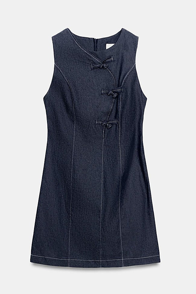Vestido vaquero de Zara (35,99 euros)