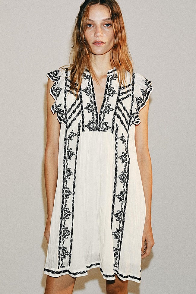 Vestido blanco de Zara (49,99 euros)