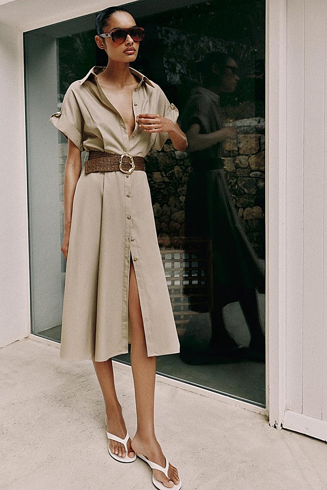 Vestido camisero + sandalias de dedo