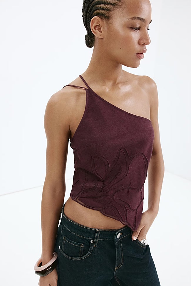Top asimétrico de Mango (29,99 euros)